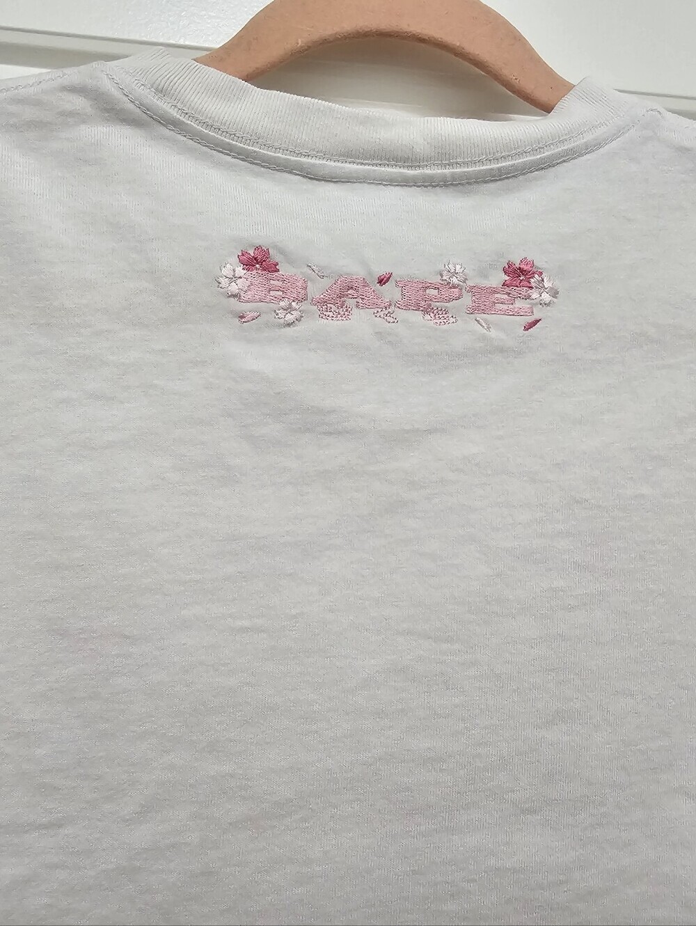 Bape A Bathing Ape White Cherry Blossom Logo T-Shirt Size S. - Picture 8 of 9